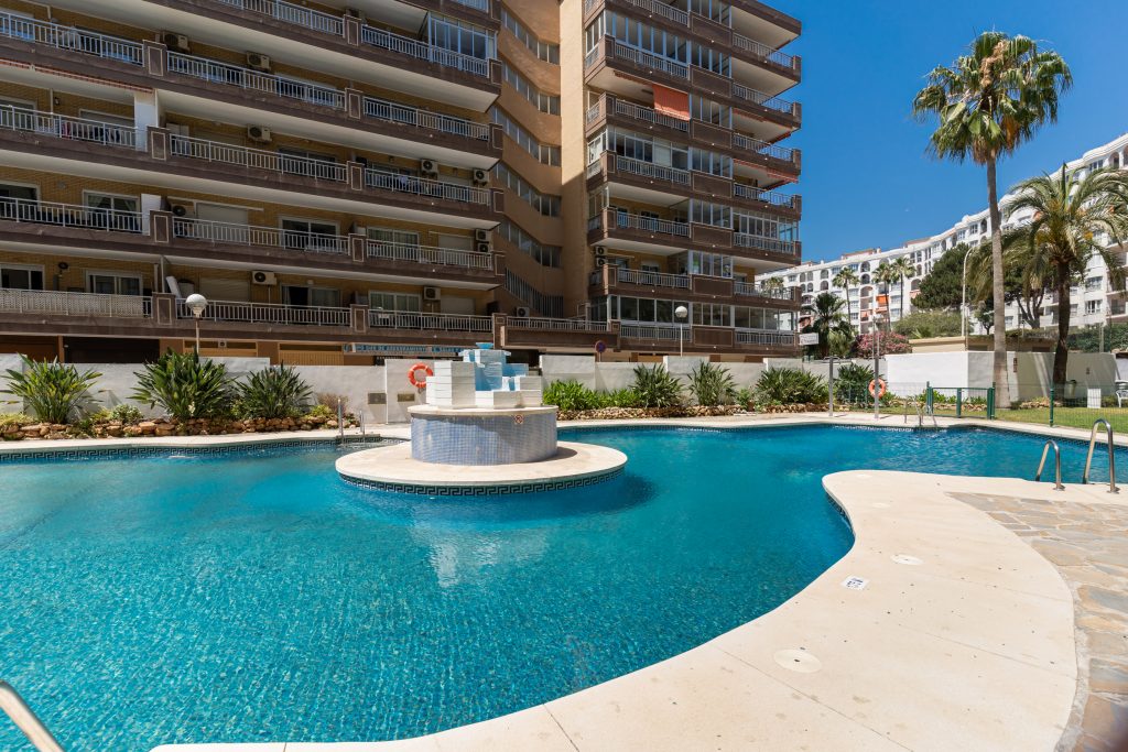 alt="apartamentos con piscina en la Costa del Sol"